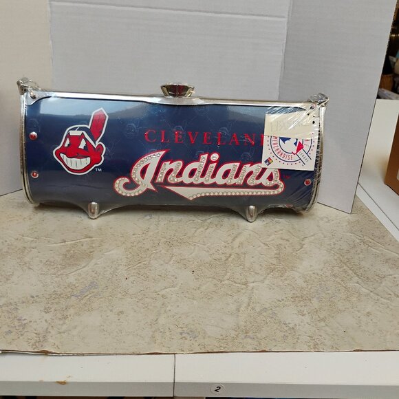 Cleveland Indians (Guardians) Littlearth Fender Flair Recycled Aluminum Purse - Picture 1 of 11